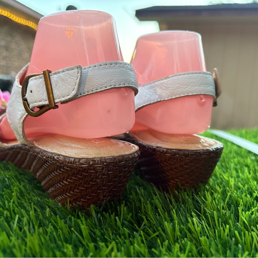 BORN LEATHER WEDGE SANDALS BUCKLE 9 - Picture 5 of 12